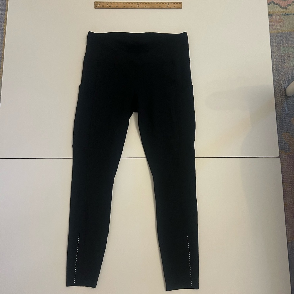 Lulu Lemon Cropped Black Leggings Size 8